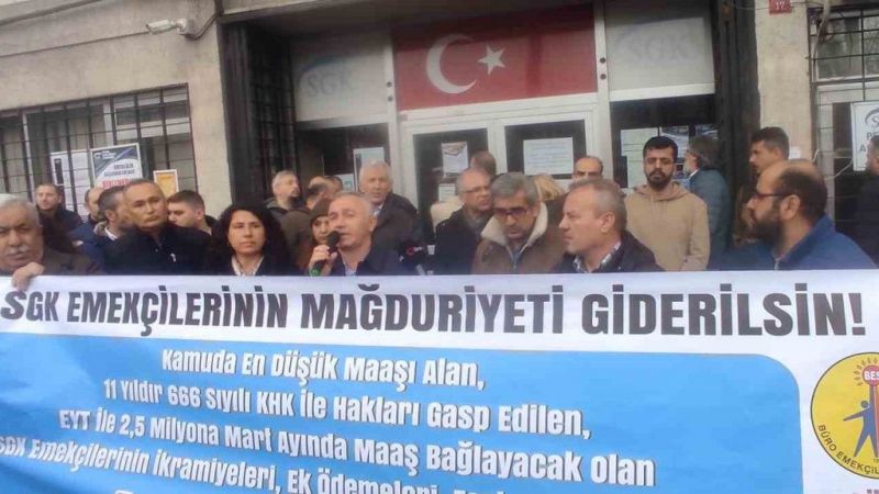 Fatih Unkapanı’nda SGK çalışanları iş bıraktı Fatih Unkapanı’nda SGK çalışanları iş bıraktı