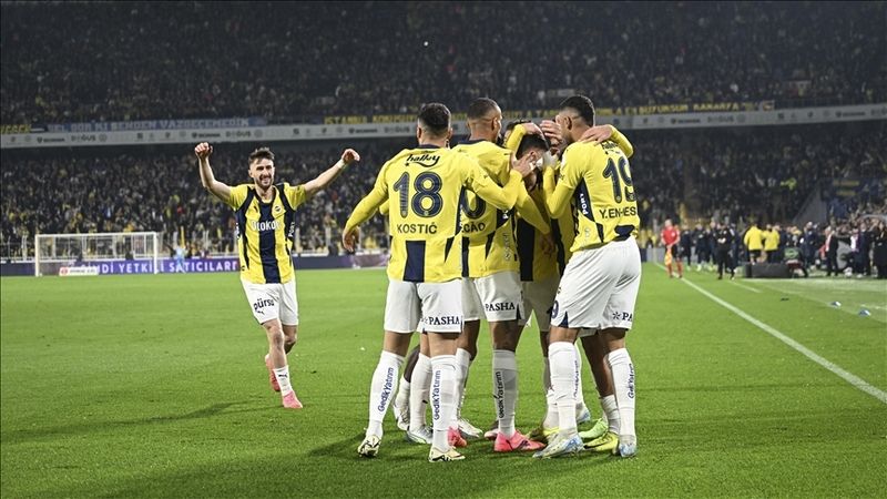 Fenerbahçe lider ile farkı kapatıyor!