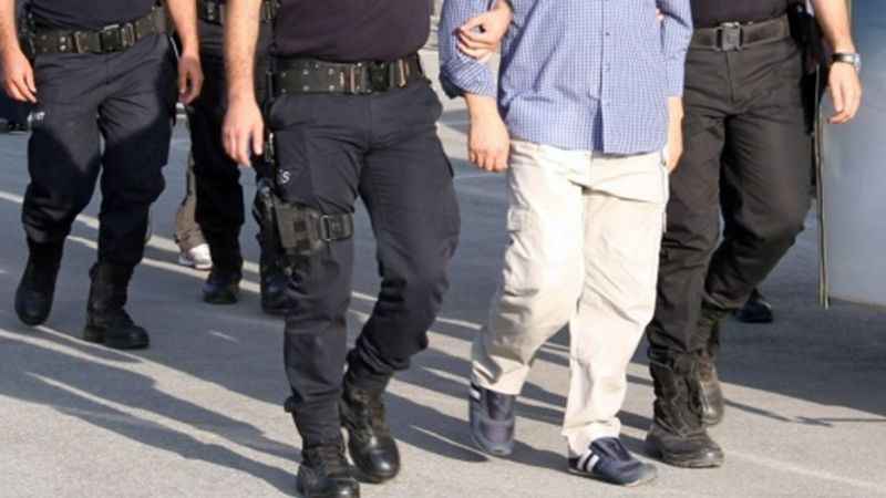 İzmir’de FETÖ mensuplarıyla şifreli konuşan 8 şüpheli gözaltında