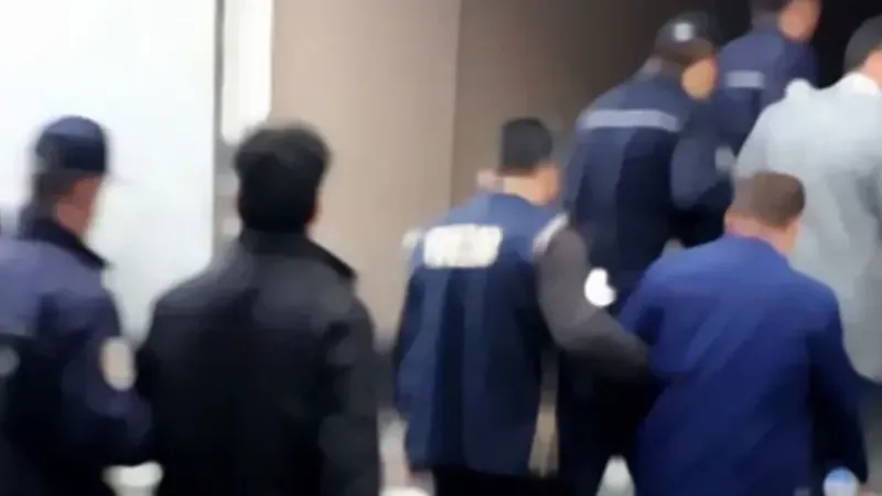 FETÖ’ye “mahrem” operasyonu: 19 kişi gözaltında