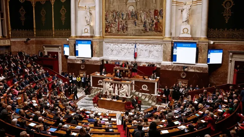 Fransa’da güvenoyu alamayan hükümet düştü Fransa’da güvenoyu alamayan hükümet düştü