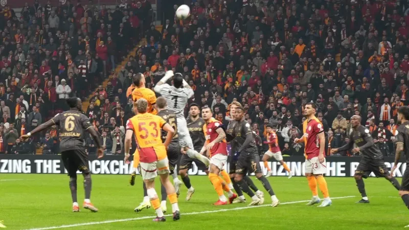Galatasaray Trabzonspor’u 4-3 mağlup etti