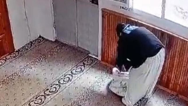 Gece sığındığı camide hırsızlık yaptı