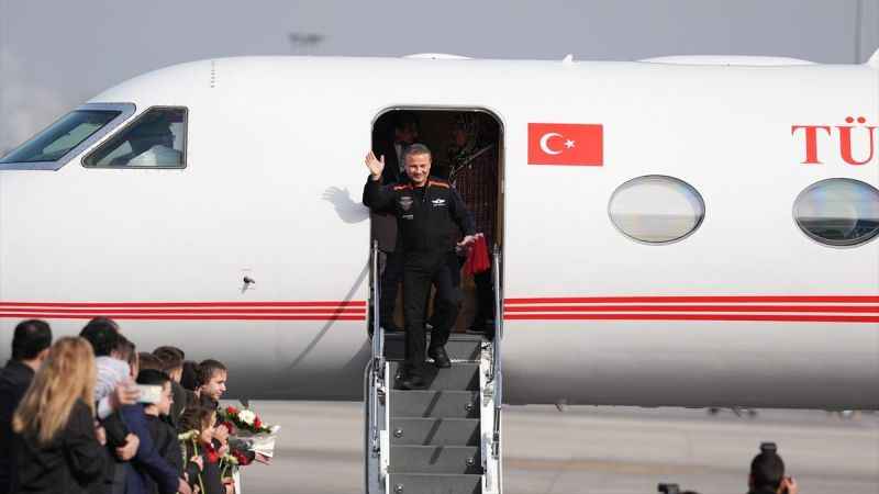 İlk Türk Astronot Alper Gezeravcı Ankara'da İlk Türk Astronot Alper Gezeravcı Ankara'da
