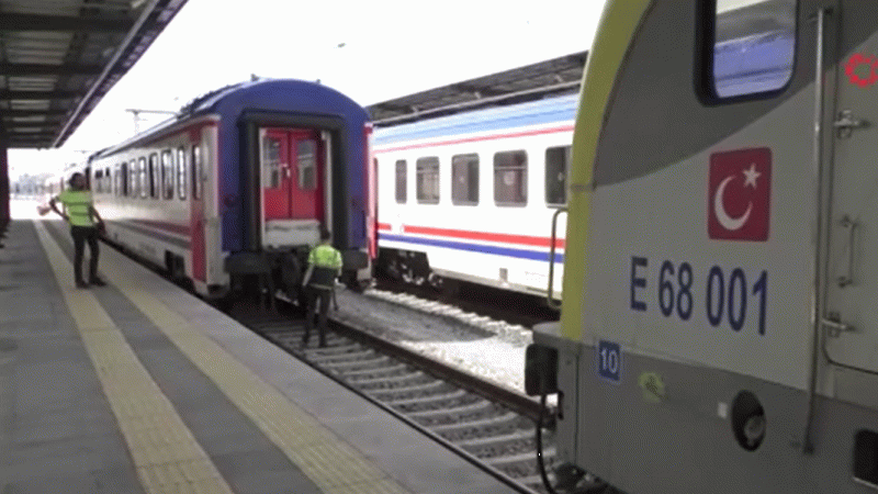 Ek seferler için hızlı trenlere vagonlar ekleniyor Ek seferler için hızlı trenlere vagonlar ekleniyor