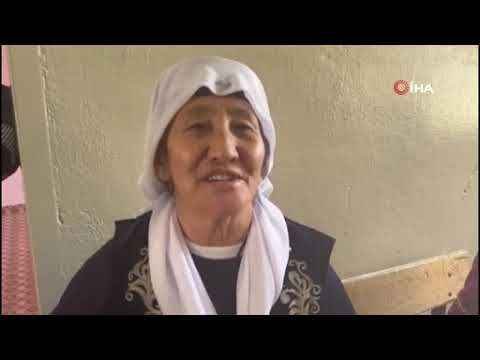 Kırgız Türkleri seçimde yöresel kıyafetleriyle sandık başına gitti Kırgız Türkleri seçimde yöresel kıyafetleriyle sandık başına gitti
