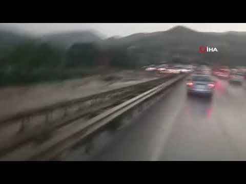 Ankara-Kırıkkale karayolunda sel yüzünden trafik durdu Ankara-Kırıkkale karayolunda sel yüzünden trafik durdu