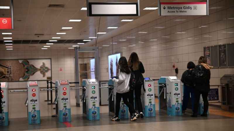 Öğrencilerin ulaşım tercihi Metro İstanbul oldu