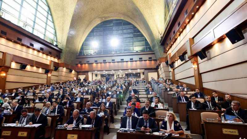 İBB’de işten çıkartılan 23 bin işçi İBB Meclisi gündeminde İBB’de işten çıkartılan 23 bin işçi İBB Meclisi gündeminde