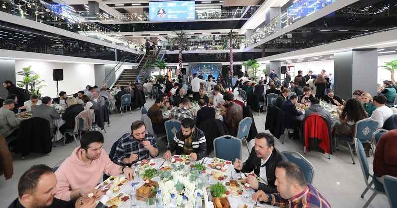 Bakan Varank’tan Başakşehir’de sürpriz baskın Bakan Varank’tan Başakşehir’de sürpriz baskın