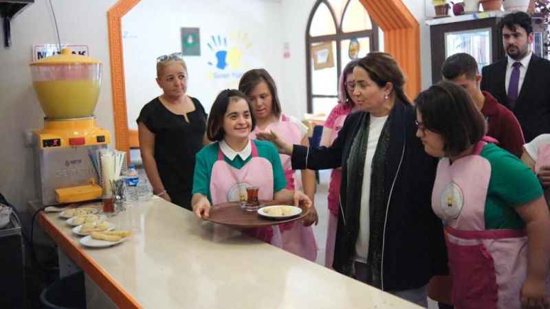 Bakan Yardımcısı Madak, Malatya'yı ziyaret etti Bakan Yardımcısı Madak, Malatya'yı ziyaret etti