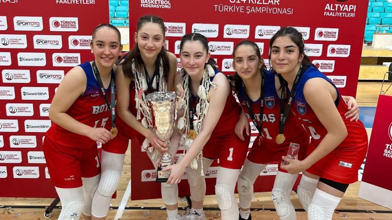 Rüya Şükran Güvenç turnuvanın en iyisi seçildi Rüya Şükran Güvenç turnuvanın en iyisi seçildi