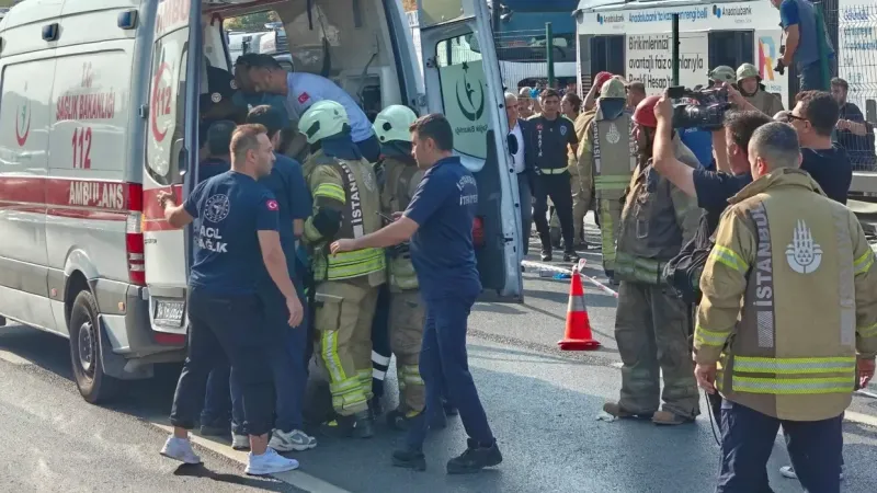 Metrobüs bariyerlere çarptı: 1 ölü, 47 yaralı