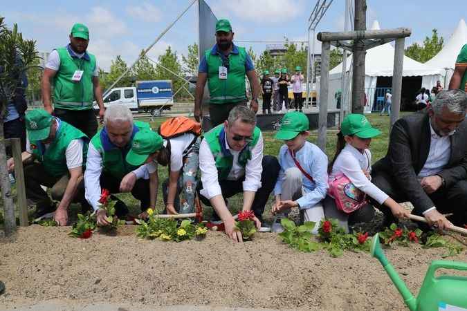 Başakşehir ‘Çevre Festivali’ ile geri dönüşümün lokomotifi oldu Başakşehir ‘Çevre Festivali’ ile geri dönüşümün lokomotifi oldu