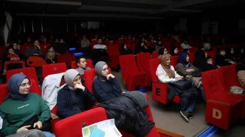 İnegöl Şehir Tiyatrosu, 'En Büyük Haber'i sahneledi İnegöl Şehir Tiyatrosu, 'En Büyük Haber'i sahneledi
