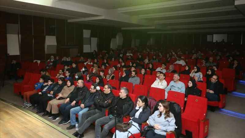 İnegöl Şehir Tiyatrosu, 'En Büyük Haber'i sahneledi İnegöl Şehir Tiyatrosu, 'En Büyük Haber'i sahneledi