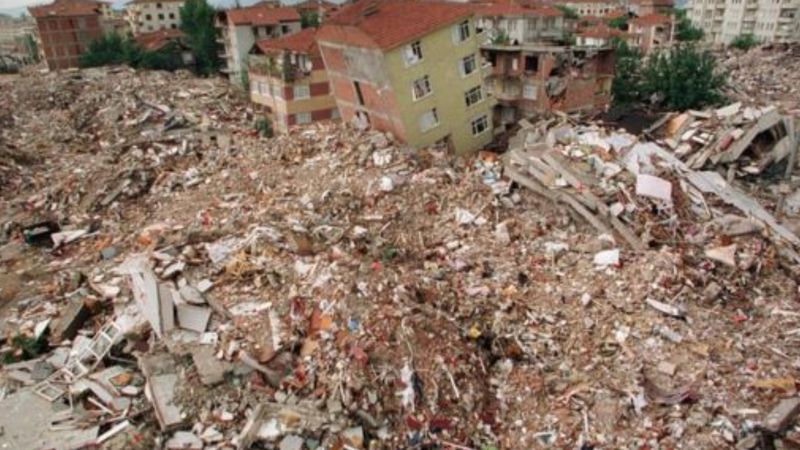 İstanbul depremi için 7 büyüklüğünü işaret etti: 7 il ile 50 ilçenin adını verdi İstanbul depremi için 7 büyüklüğünü işaret etti: 7 il ile 50 ilçenin adını verdi