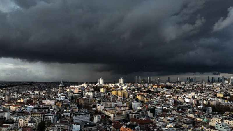İstanbul için sağanak yağış uyarısı İstanbul için sağanak yağış uyarısı