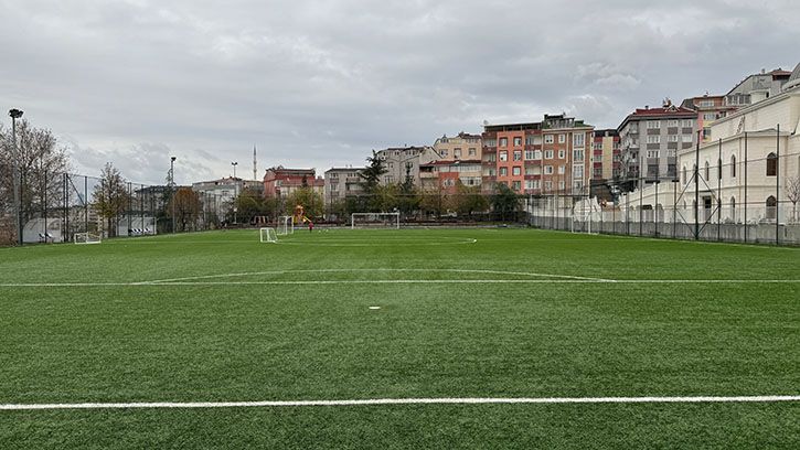 Kağıthane Belediyesi Abide-İ Hürriyet futbol sahasını yeniliyor