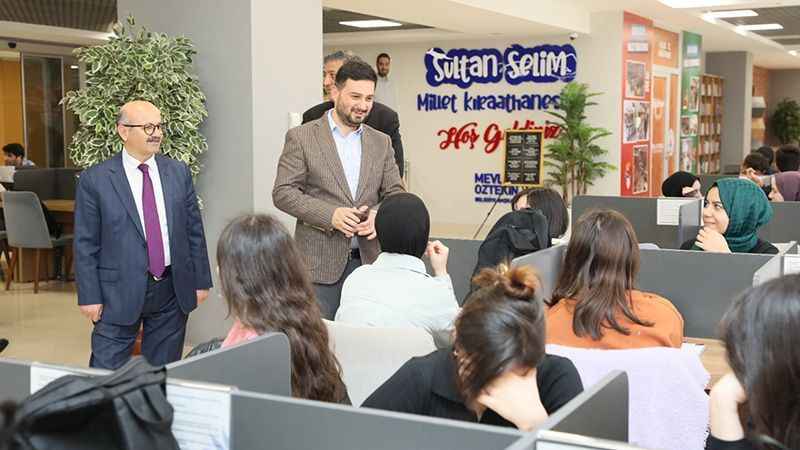 Kağıthaneli gençler derslerini Millet Kıraathanelerinde çalışıyor