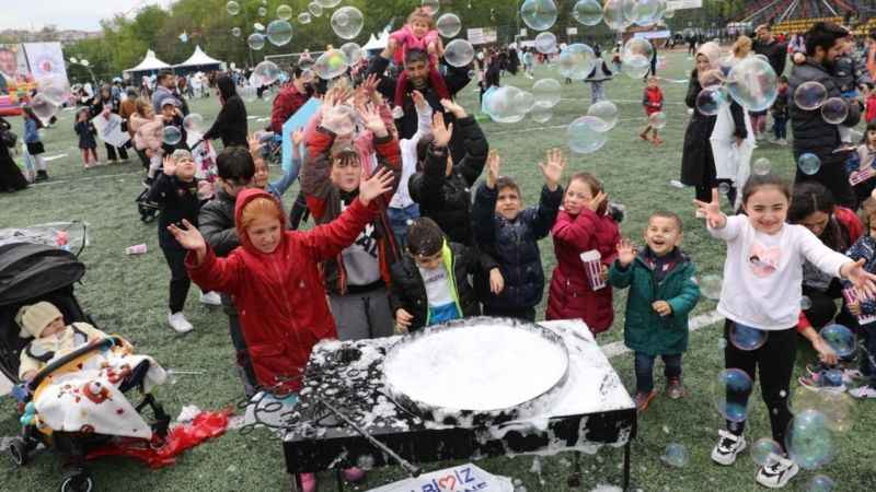 Kâğıthane’de uçurtmalar gökyüzünü süsledi Kâğıthane’de uçurtmalar gökyüzünü süsledi