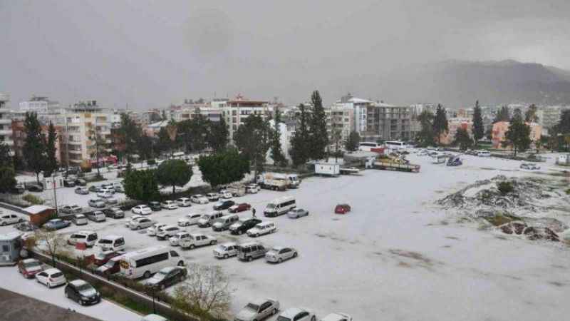 Kar değil dolu! Hatay beyaza büründü...