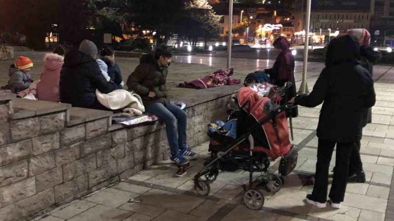 Kastamonu’da depremde panik yaşayan vatandaşlar geceyi sokakta geçiriyor Kastamonu’da depremde panik yaşayan vatandaşlar geceyi sokakta geçiriyor
