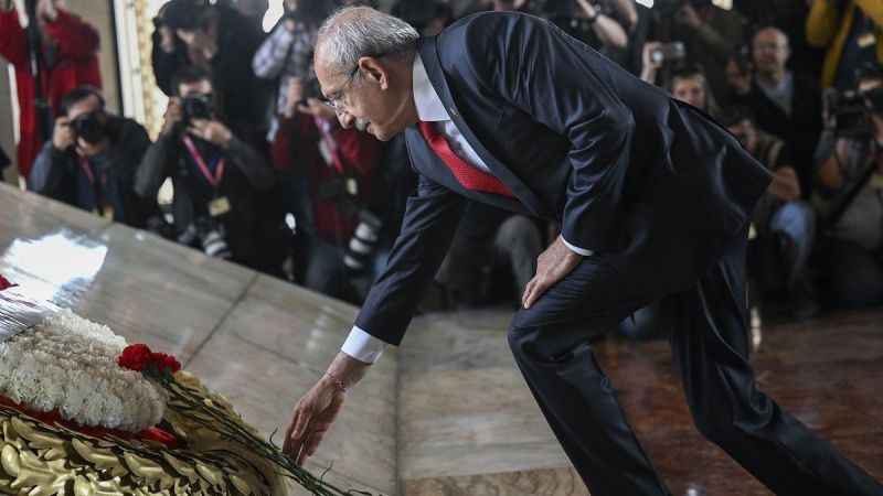 Kılıçdaroğlu'ndan Anıtkabir ziyareti Kılıçdaroğlu'ndan Anıtkabir ziyareti