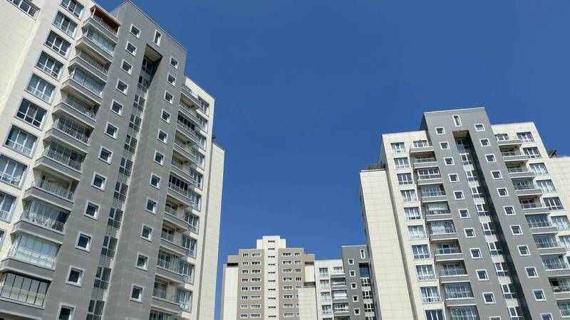 Konut satışları azaldı, konut kredisi borçlanmaları arttı