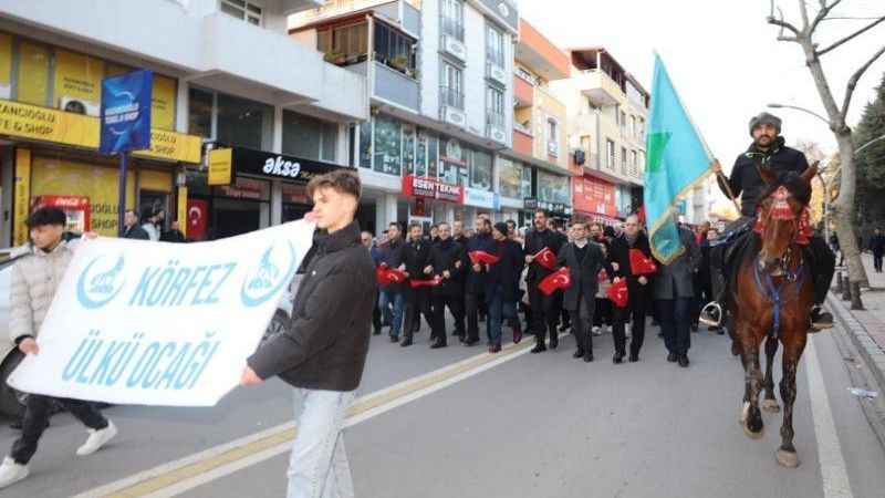 Körfez'de şehitler dualarla ve yürüyüşle anıldı