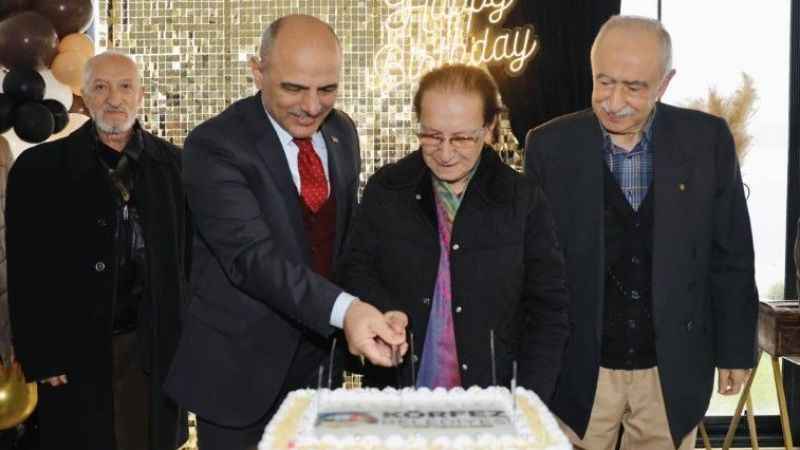 Körfez’in 75’lik çınarlarına sürpriz doğum günü