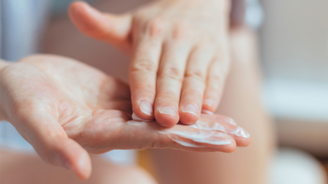 Krem Sürmek Orucu Bozar Mı?