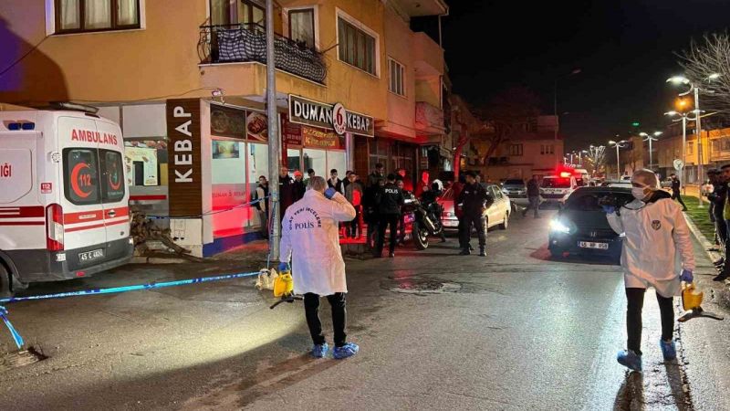 Annesini öldürüp çatıdan atlayan Emrah Karataş hastanede hayatını kaybetti