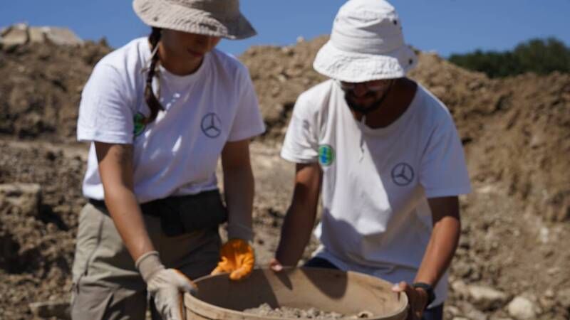 İstanbul’daki tek antik liman kent Bathonea’da kazılar Mercedes-Benz Türk’ün desteğiyle devam ediyor İstanbul’daki tek antik liman kent Bathonea’da kazılar Mercedes-Benz Türk’ün desteğiyle devam ediyor