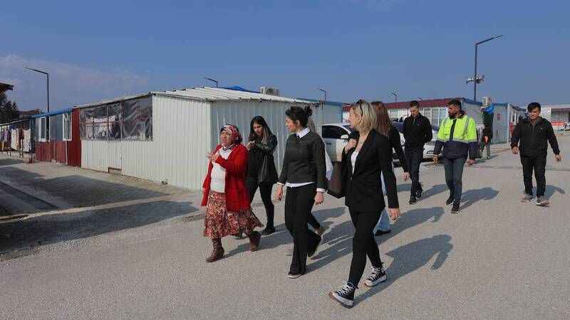 Mercedes-Benz Türk, deprem bölgesine destek çalışmalarını sürdürüyor