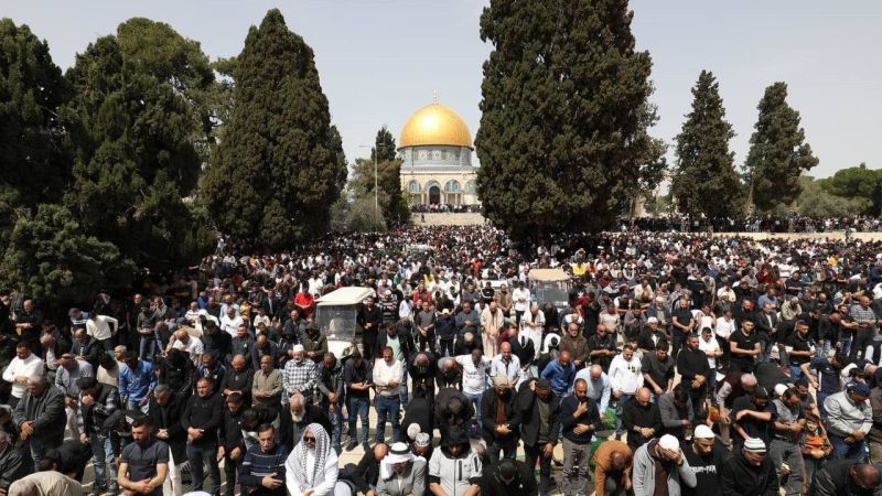Mescid-i Aksa’da 100 bin kişi cuma namazı kıldı Mescid-i Aksa’da 100 bin kişi cuma namazı kıldı