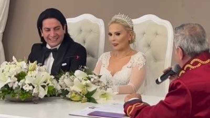 Şarkıcı Murat Başaran'ın evlendiği Ayten Öztürk kimdir mesleği nedir?