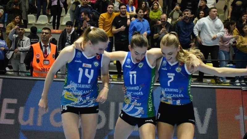 Nilüfer'de Voleybolun Sultanları'nın Avrupa zaferi Nilüfer'de Voleybolun Sultanları'nın Avrupa zaferi