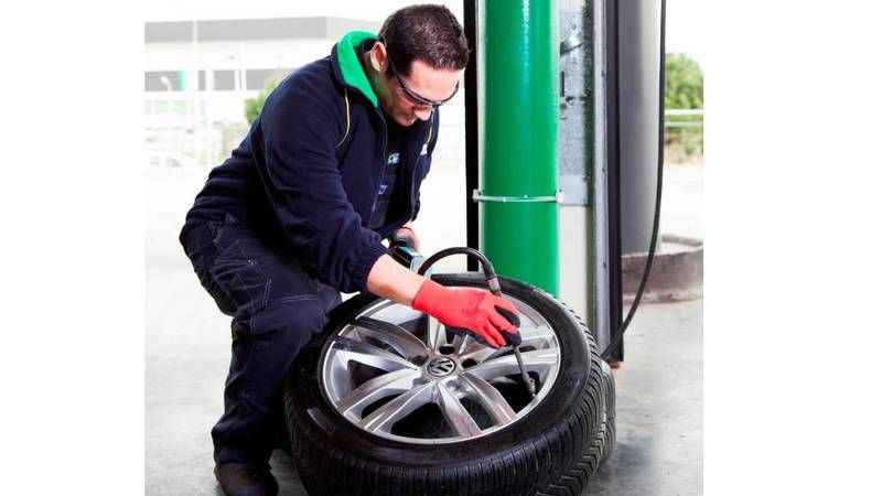 Euromaster güvenli sürüş için lastiklerde nitrojen gazı kullanımını öneriyor