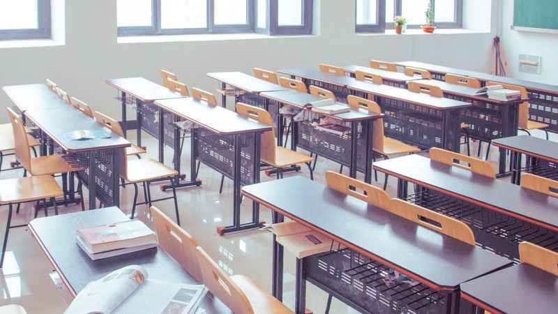 Deprem sonrası İstanbul’da okullar 2 gün tatil edildi Deprem sonrası İstanbul’da okullar 2 gün tatil edildi