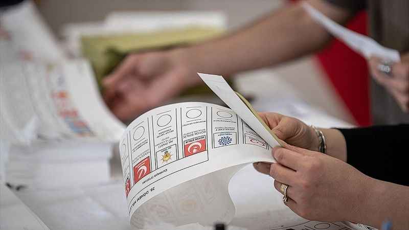 Liderler nerede oy kullanıyor? İşte oy verecekleri adresler... Liderler nerede oy kullanıyor? İşte oy verecekleri adresler...