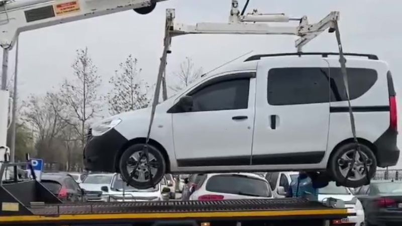 Park edemeyen vatandaşı izleyen Zabıta’dan güzel hareket Park edemeyen vatandaşı izleyen Zabıta’dan güzel hareket