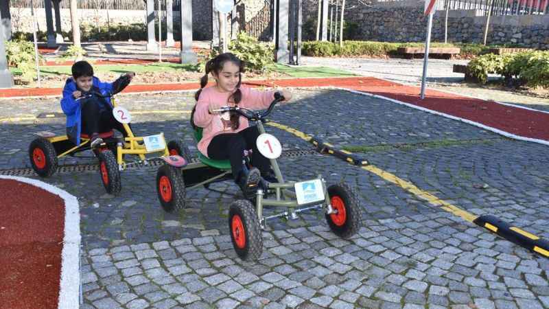 Çocuklar Trafik Eğitim Parkı'nda geleceğe hazırlanıyor Çocuklar Trafik Eğitim Parkı'nda geleceğe hazırlanıyor