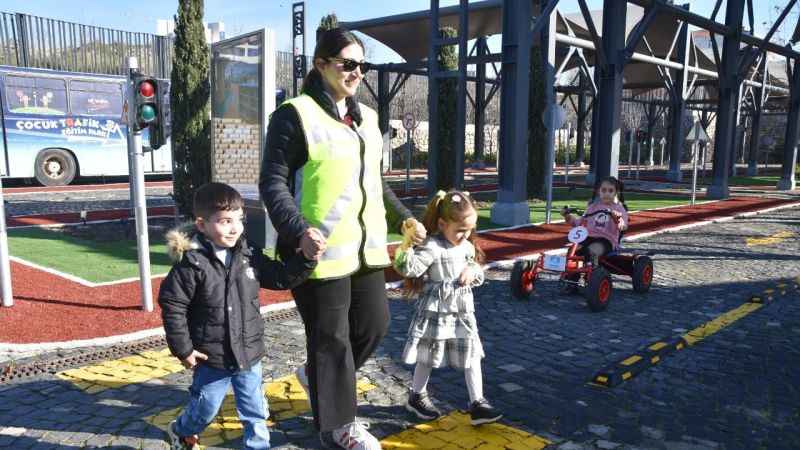 Çocuklar Trafik Eğitim Parkı'nda geleceğe hazırlanıyor Çocuklar Trafik Eğitim Parkı'nda geleceğe hazırlanıyor