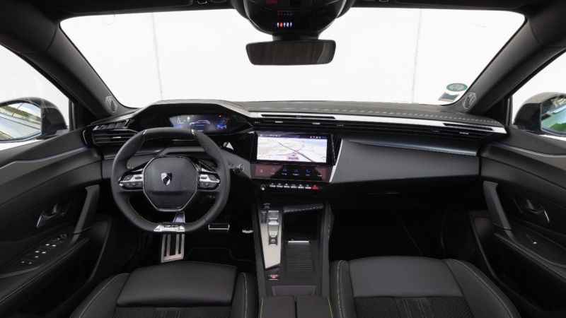 Yüzde 100 elektrikli ve yüzde 100 göz alıcı Peugeot E-308 Türkiye’de satışa sunuldu