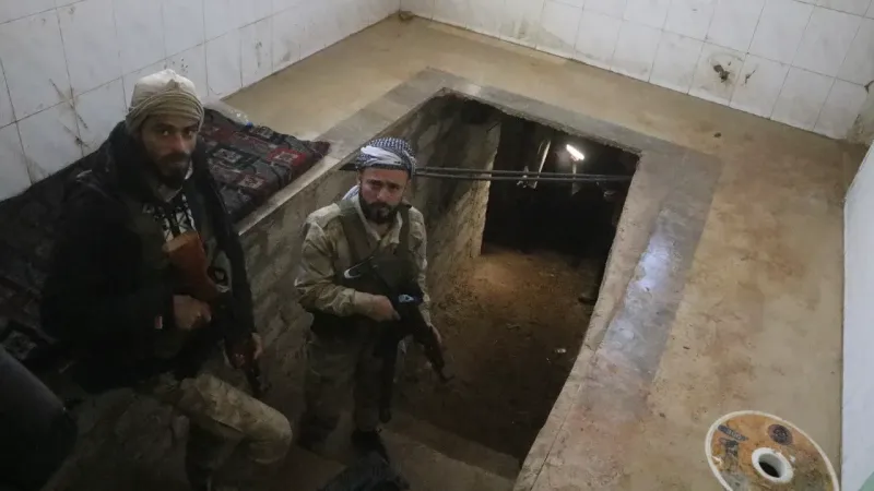 PKK/YPG’nin Suriye’de kullandığı tüneller ortaya çıktı PKK/YPG’nin Suriye’de kullandığı tüneller ortaya çıktı