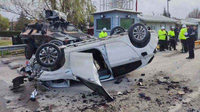 Aracıyla polis noktasına dalarak takla attı: 5’i polis 6 yaralı