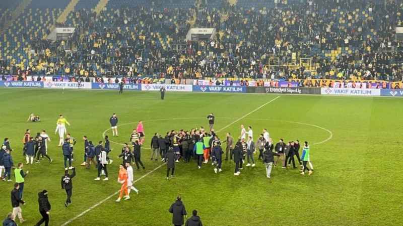 Türkiye’de tüm ligler süresiz olarak ertelendi