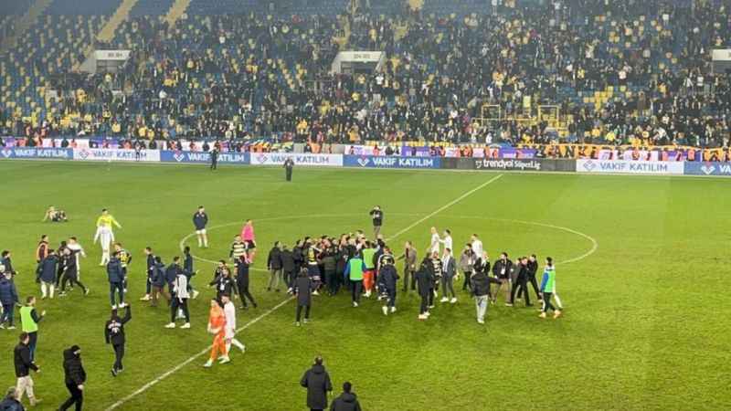 Türkiye’de tüm ligler süresiz olarak ertelendi