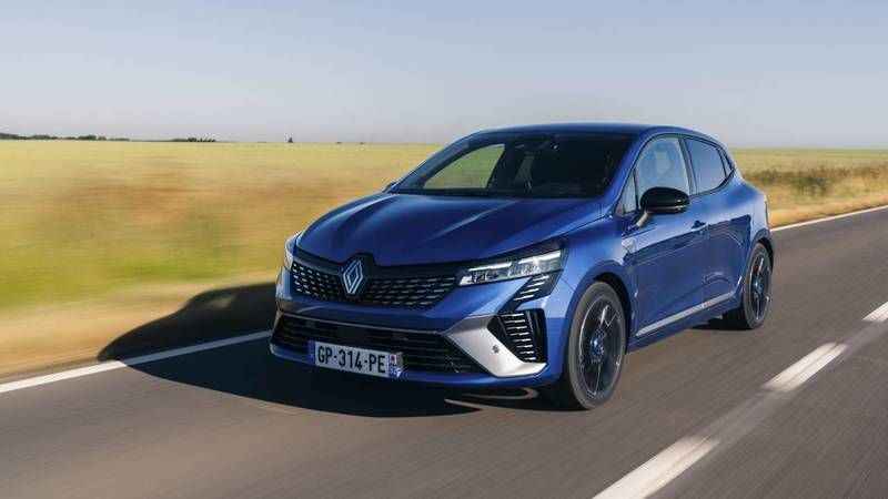 Segmentinin lideri Renault Clio, yenilenen özellikleriyle Türkiye’de 